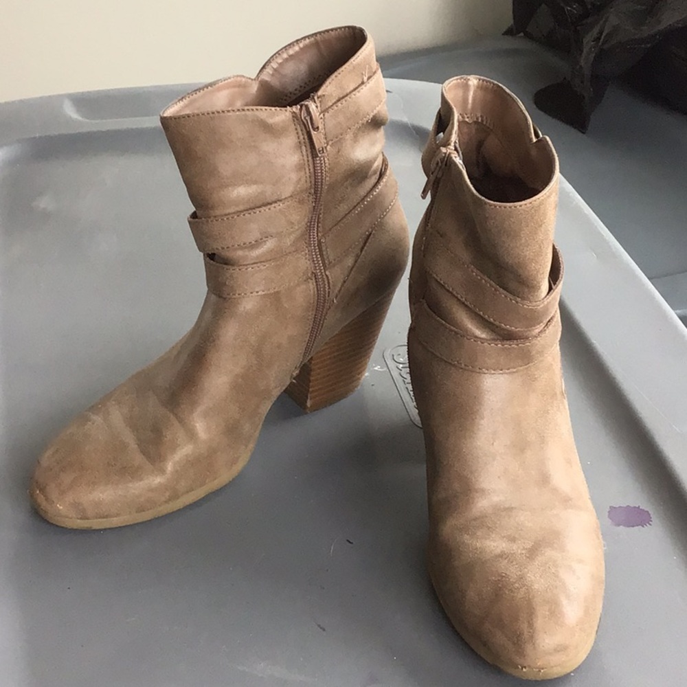 Aerosols booties size 9. Good condition.